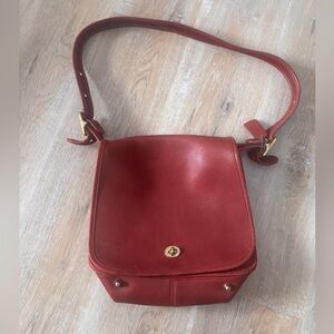 Vintage Coach Leather Shoulder Bag- G2P-9525